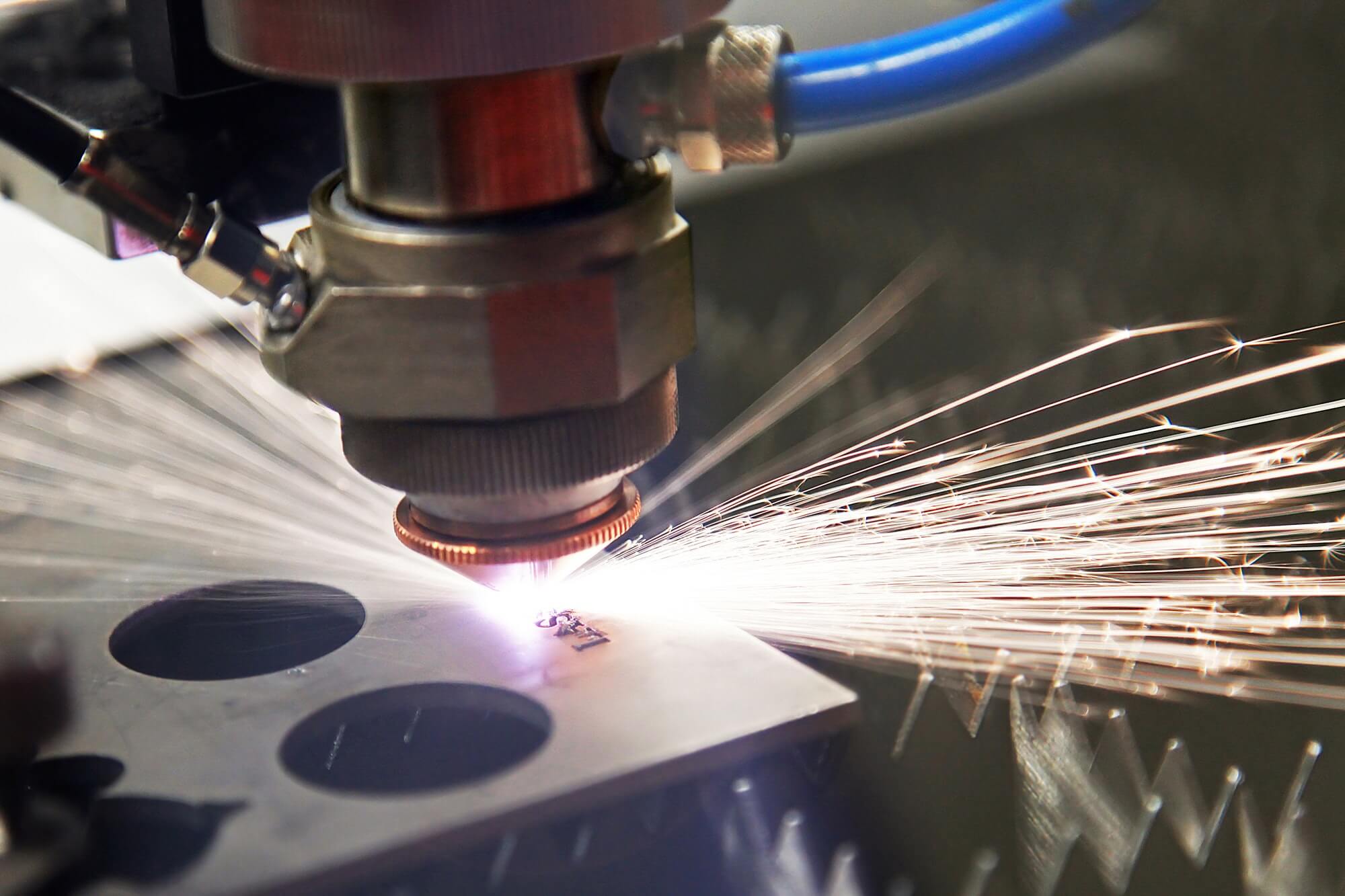 cutting-steel-with-a-laser-1